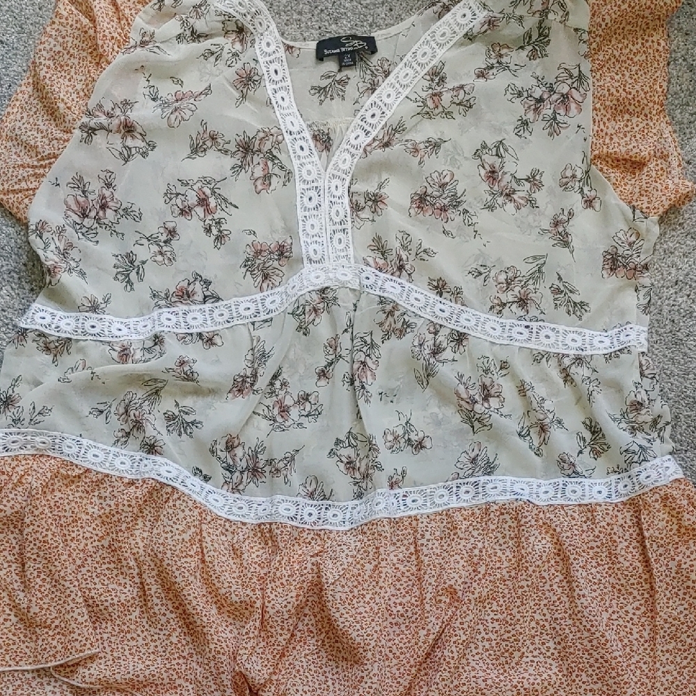 Suzanne Betro White Asymmetrical Tiered Blouse